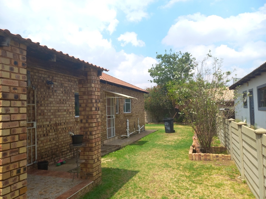 3 Bedroom Property for Sale in Dunnottar Gauteng