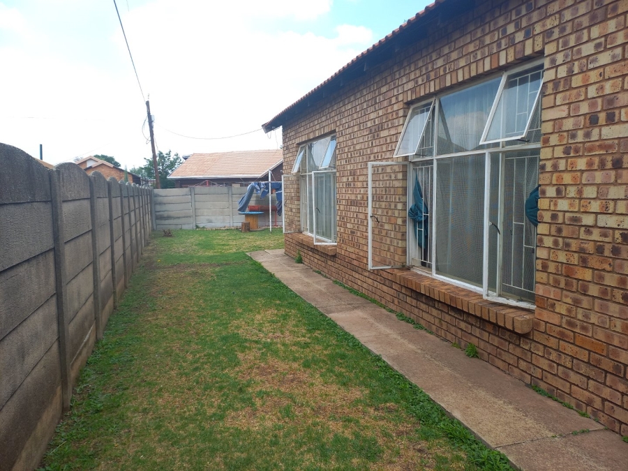 3 Bedroom Property for Sale in Dunnottar Gauteng