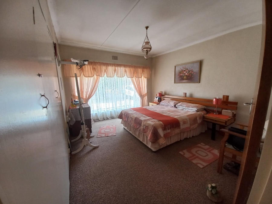 3 Bedroom Property for Sale in Dunnottar Gauteng