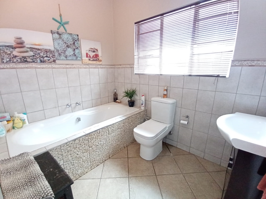 4 Bedroom Property for Sale in Noordheuwel Gauteng