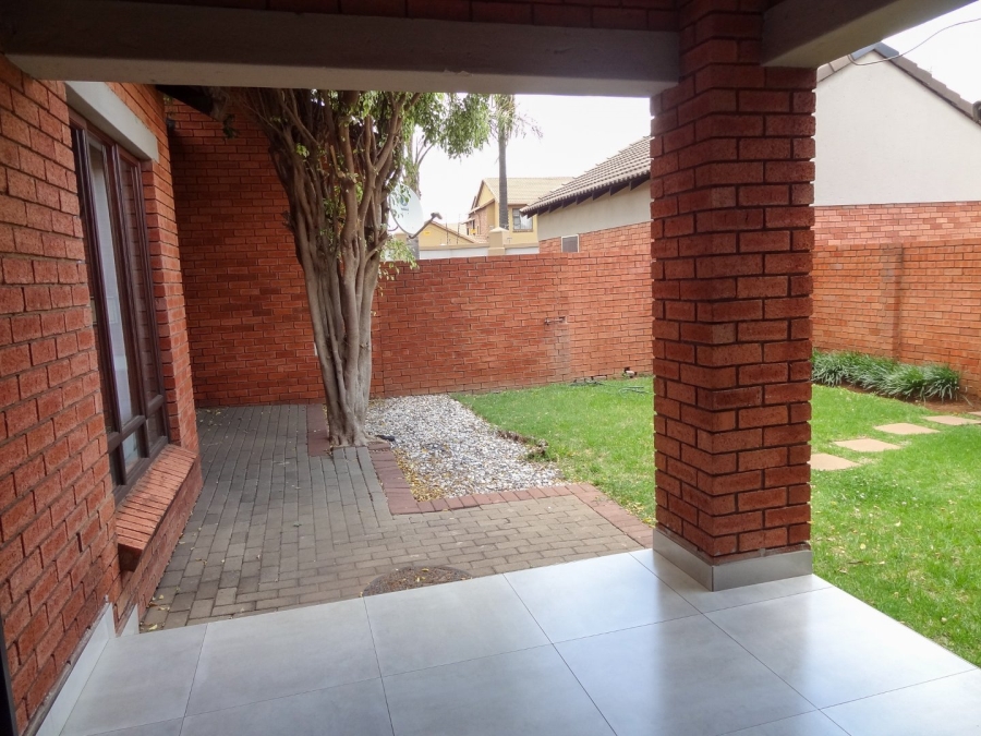 2 Bedroom Property for Sale in Stone Ridge Gauteng