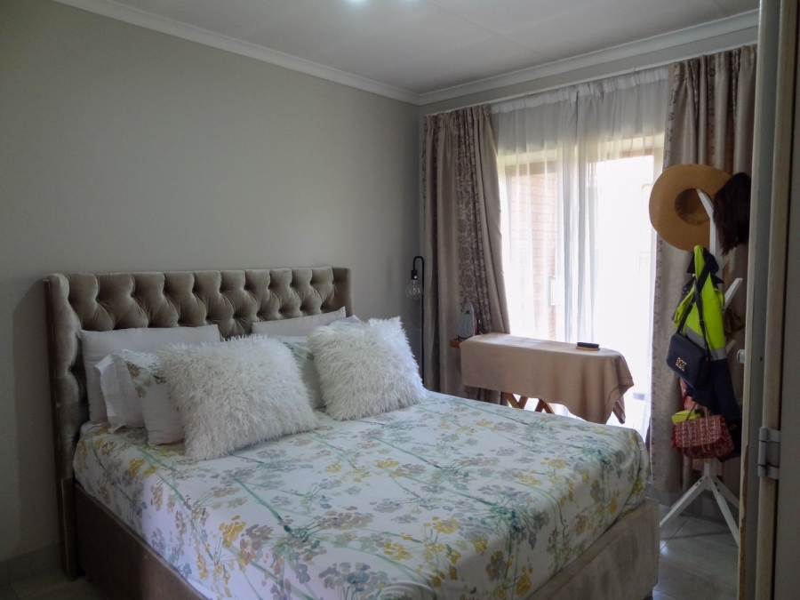 2 Bedroom Property for Sale in Stone Ridge Gauteng