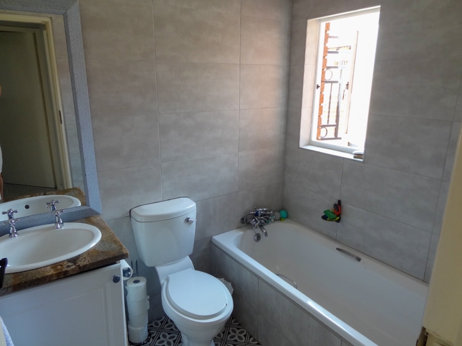 2 Bedroom Property for Sale in Stone Ridge Gauteng