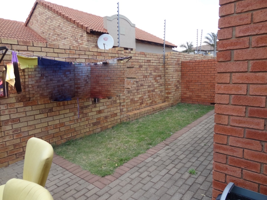 2 Bedroom Property for Sale in Stone Ridge Gauteng