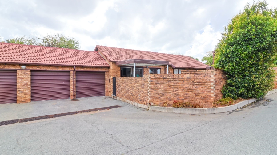 3 Bedroom Property for Sale in Wilgeheuwel Gauteng