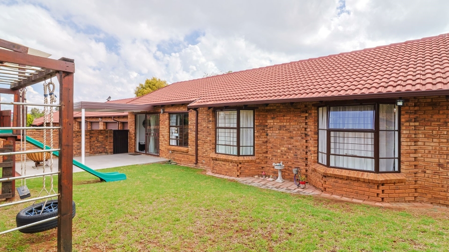 3 Bedroom Property for Sale in Wilgeheuwel Gauteng