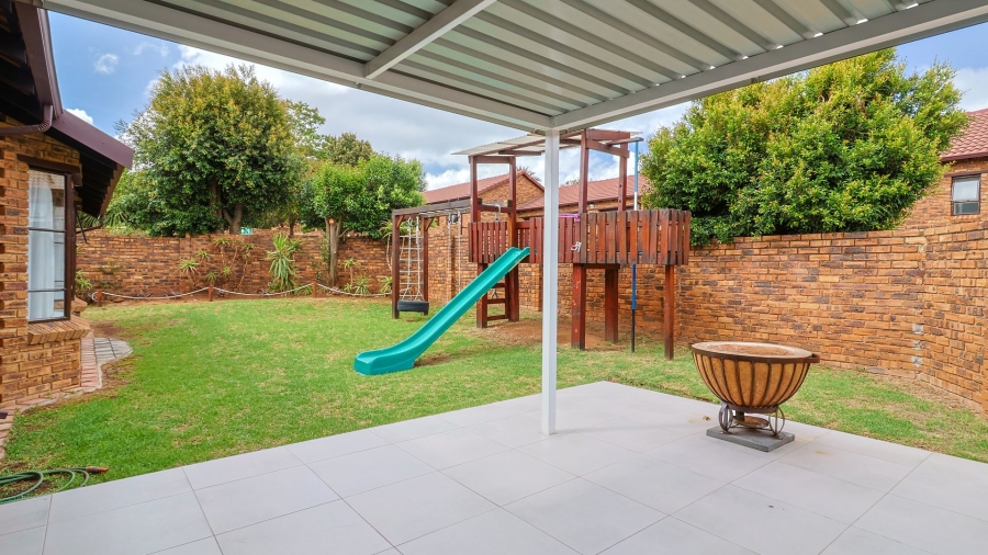 3 Bedroom Property for Sale in Wilgeheuwel Gauteng