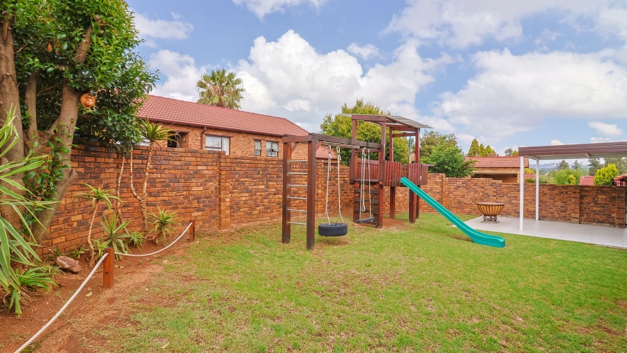 3 Bedroom Property for Sale in Wilgeheuwel Gauteng