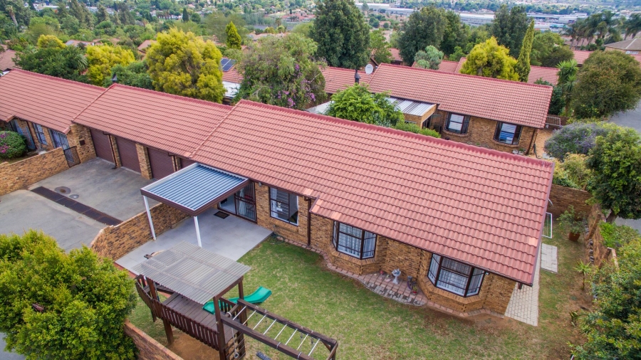 3 Bedroom Property for Sale in Wilgeheuwel Gauteng