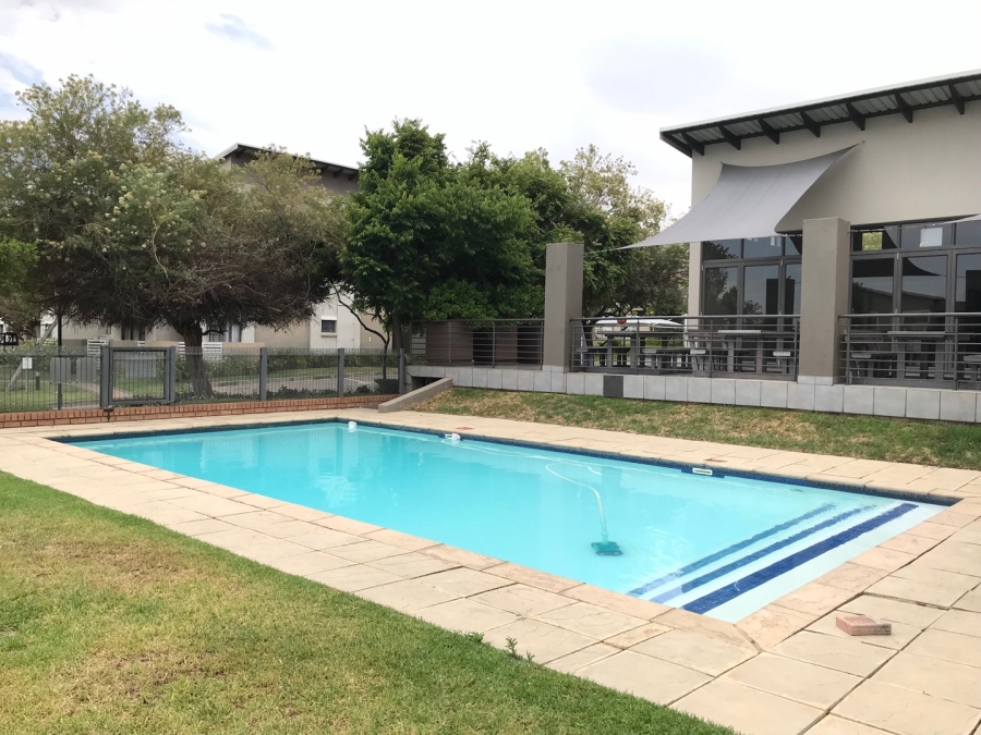 2 Bedroom Property for Sale in The Paddocks Gauteng