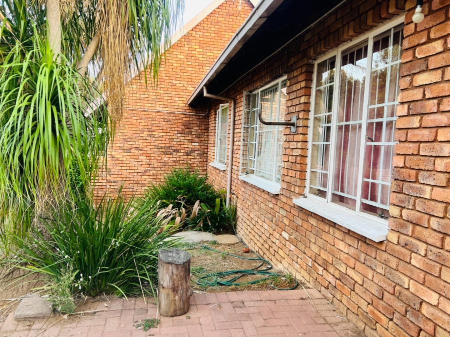 3 Bedroom Property for Sale in Garsfontein Gauteng