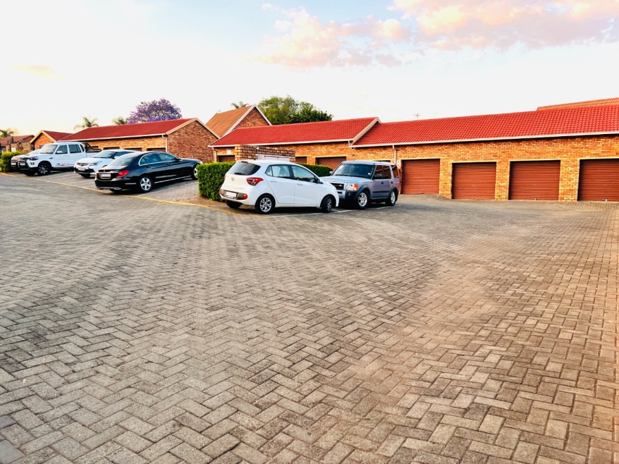 3 Bedroom Property for Sale in Garsfontein Gauteng