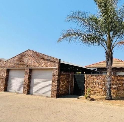 2 Bedroom Property for Sale in Andeon AH Gauteng