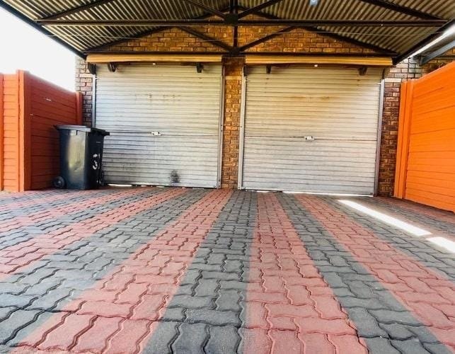 2 Bedroom Property for Sale in Andeon AH Gauteng