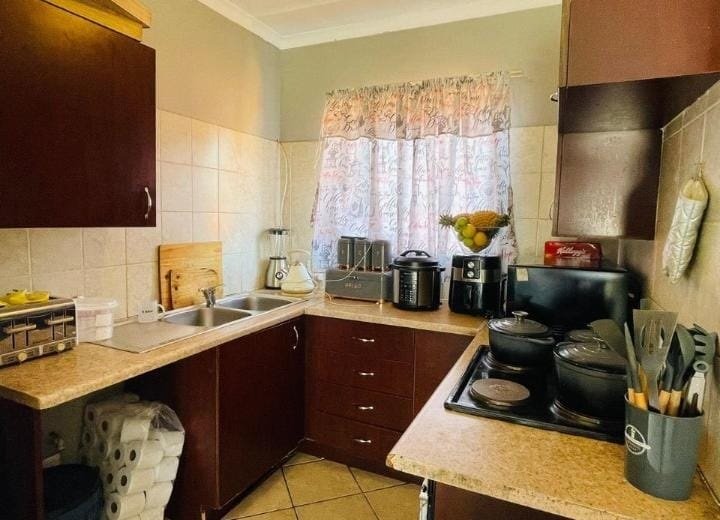 2 Bedroom Property for Sale in Andeon AH Gauteng