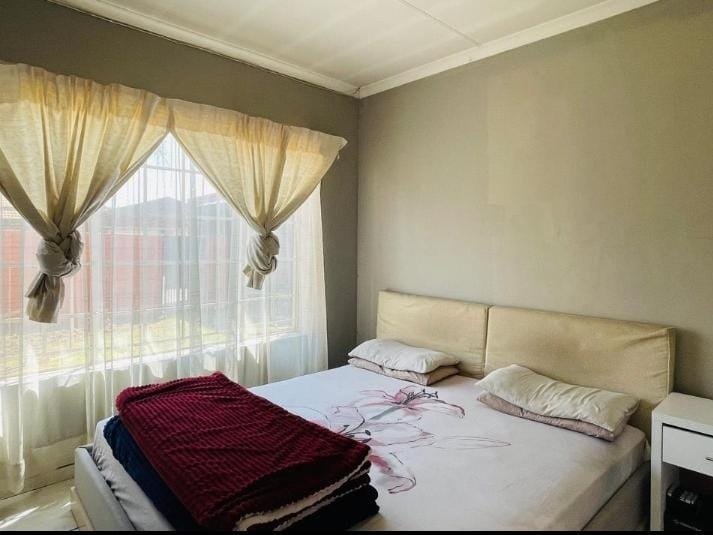 2 Bedroom Property for Sale in Andeon AH Gauteng