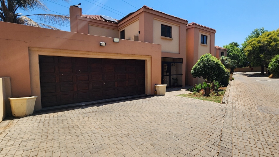 3 Bedroom Property for Sale in Eldoraigne Gauteng