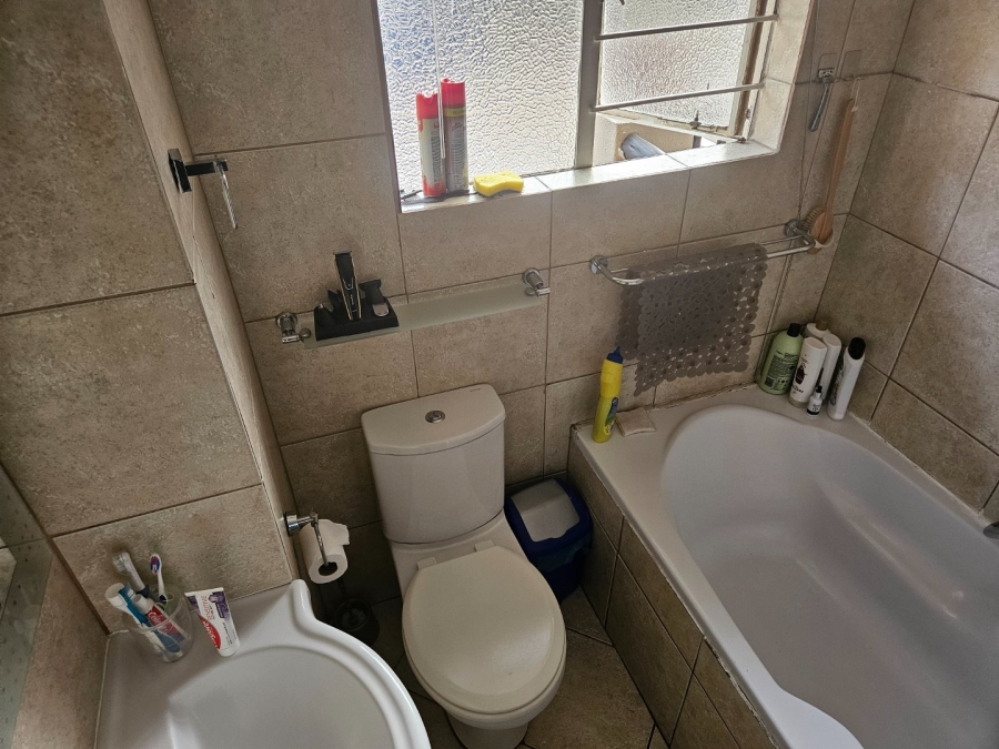 2 Bedroom Property for Sale in Sonneglans Gauteng