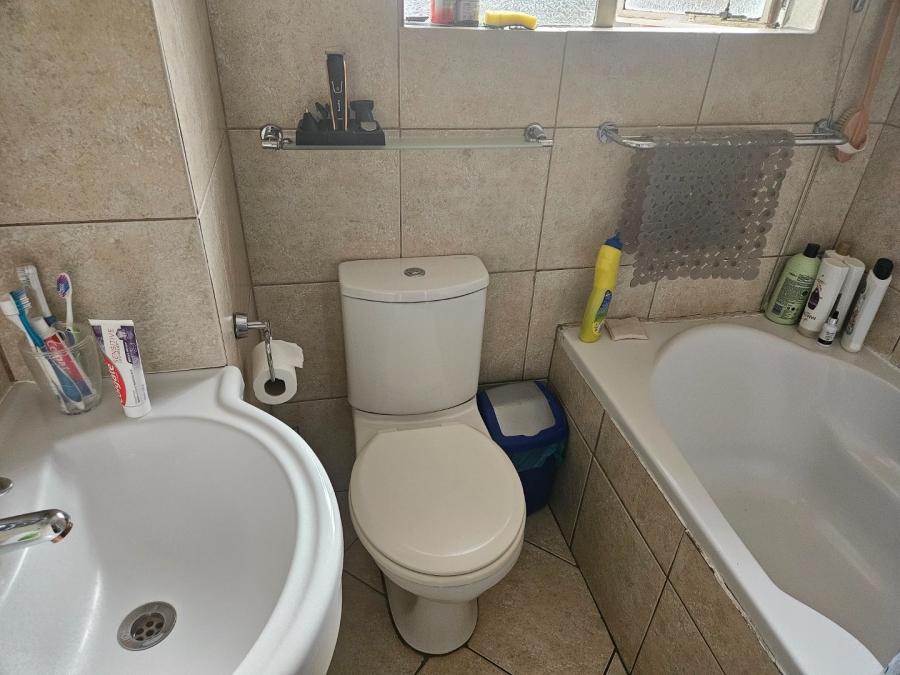 2 Bedroom Property for Sale in Sonneglans Gauteng