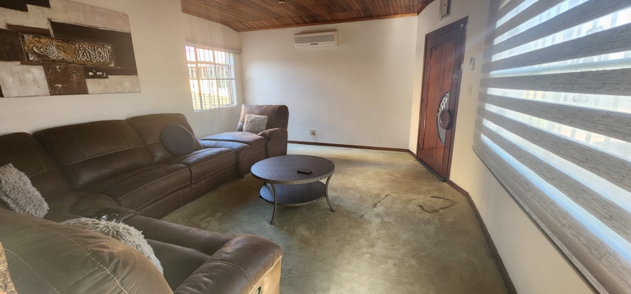 To Let 4 Bedroom Property for Rent in Laudium Gauteng