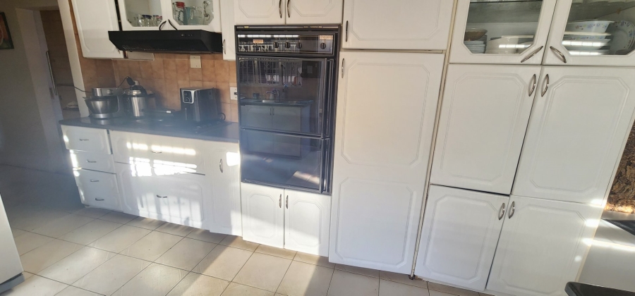 To Let 4 Bedroom Property for Rent in Laudium Gauteng