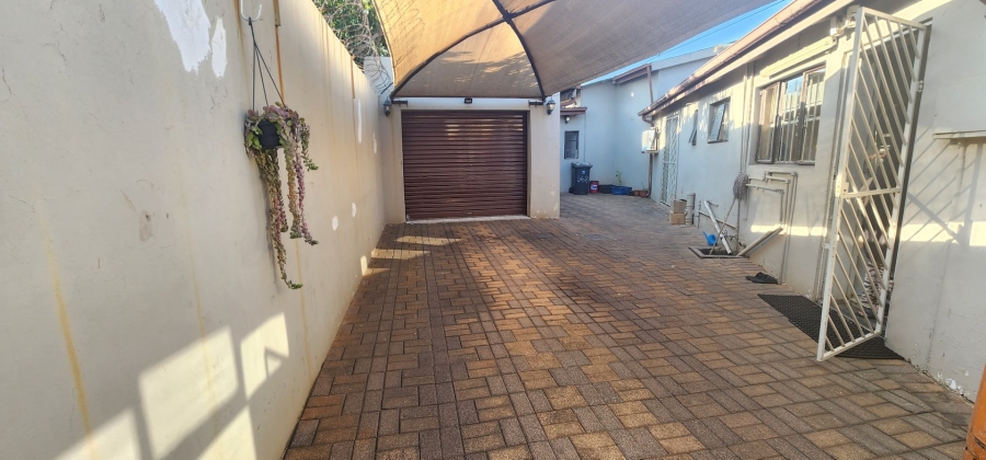 To Let 4 Bedroom Property for Rent in Laudium Gauteng