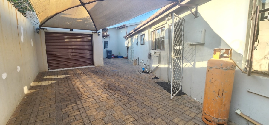 To Let 4 Bedroom Property for Rent in Laudium Gauteng