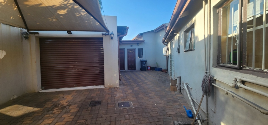 To Let 4 Bedroom Property for Rent in Laudium Gauteng