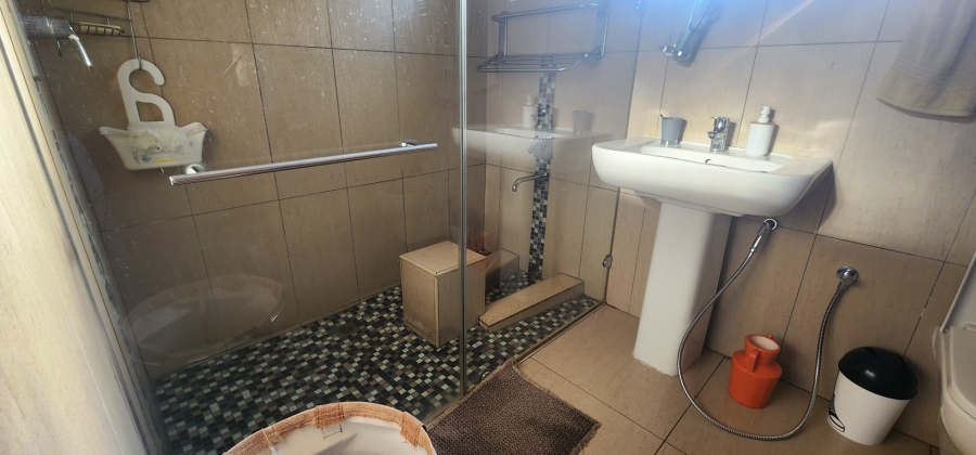 To Let 4 Bedroom Property for Rent in Laudium Gauteng