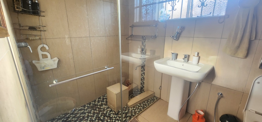 To Let 4 Bedroom Property for Rent in Laudium Gauteng