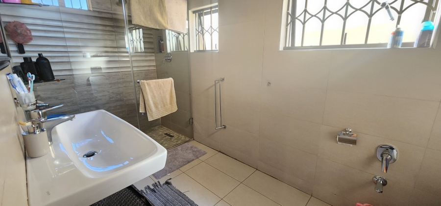 To Let 4 Bedroom Property for Rent in Laudium Gauteng