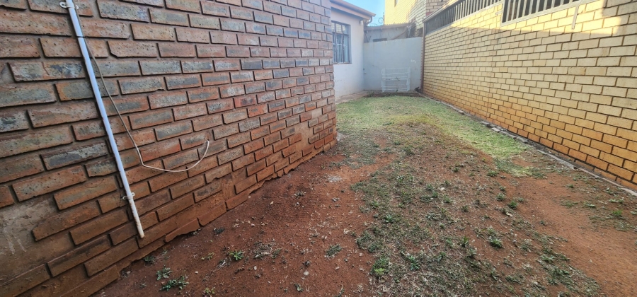 To Let 4 Bedroom Property for Rent in Laudium Gauteng