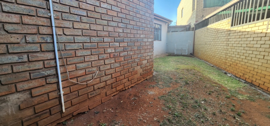 To Let 4 Bedroom Property for Rent in Laudium Gauteng