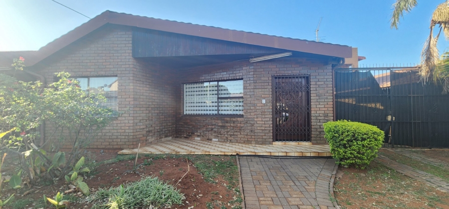 To Let 4 Bedroom Property for Rent in Laudium Gauteng