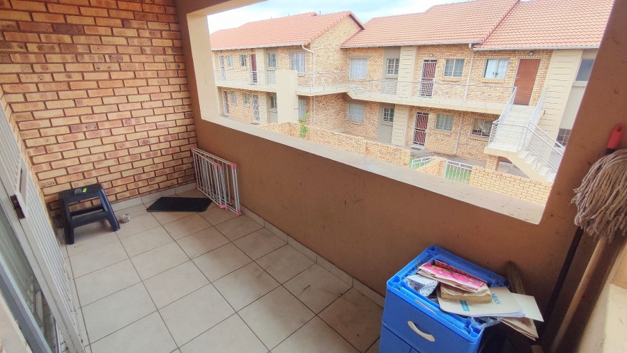 2 Bedroom Property for Sale in Monavoni Gauteng