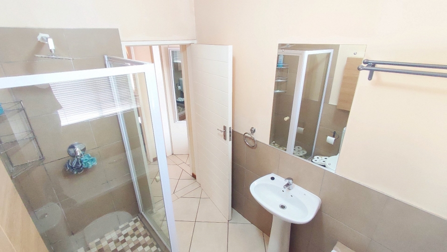 2 Bedroom Property for Sale in Monavoni Gauteng