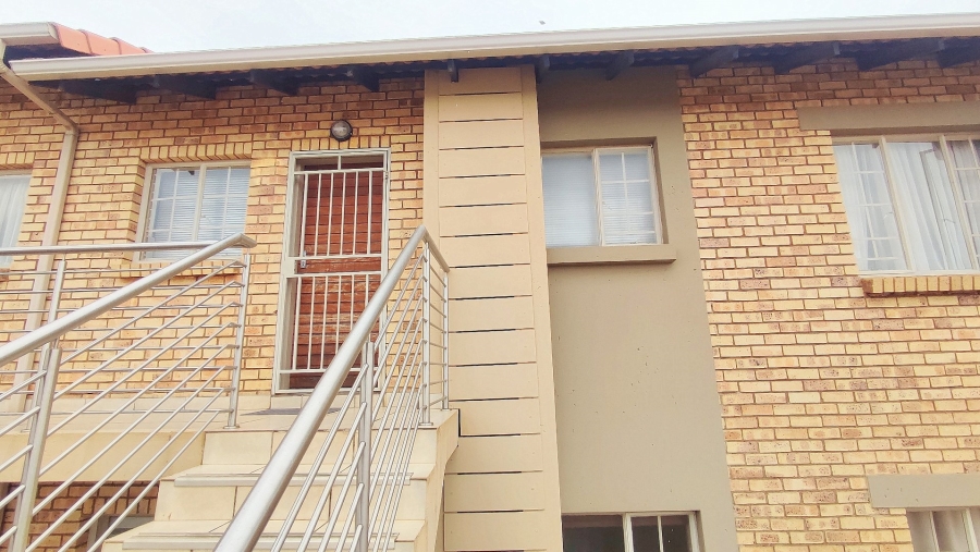 2 Bedroom Property for Sale in Monavoni Gauteng