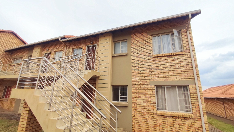 2 Bedroom Property for Sale in Monavoni Gauteng