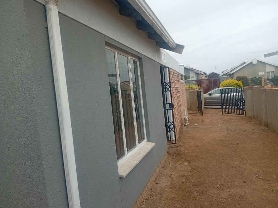 To Let  Bedroom Property for Rent in Cosmo City Gauteng