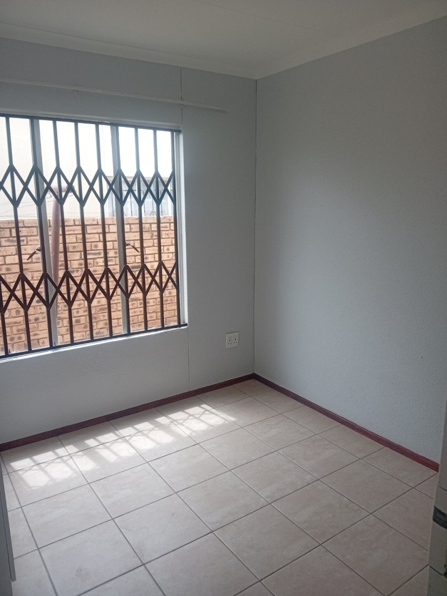 To Let  Bedroom Property for Rent in Cosmo City Gauteng