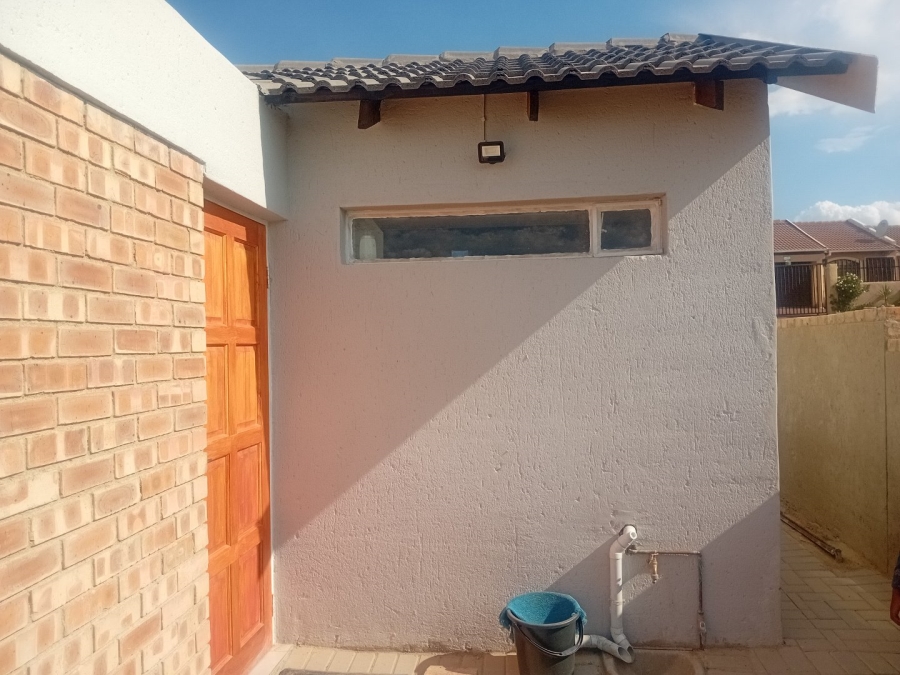 To Let  Bedroom Property for Rent in Cosmo City Gauteng