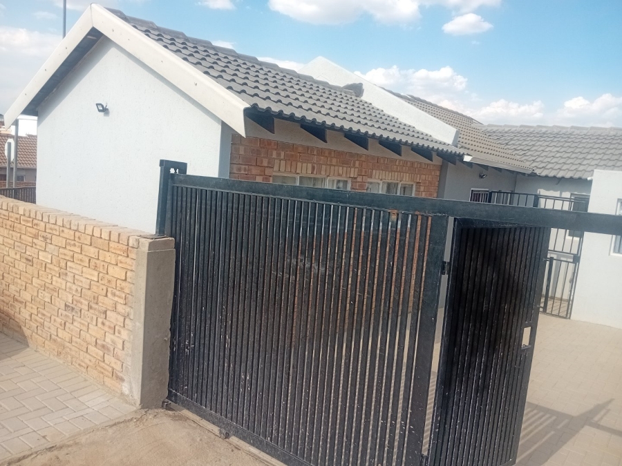 To Let  Bedroom Property for Rent in Cosmo City Gauteng