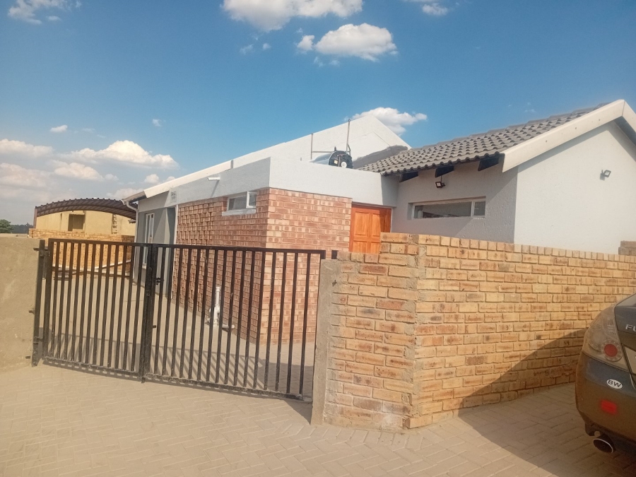 To Let  Bedroom Property for Rent in Cosmo City Gauteng