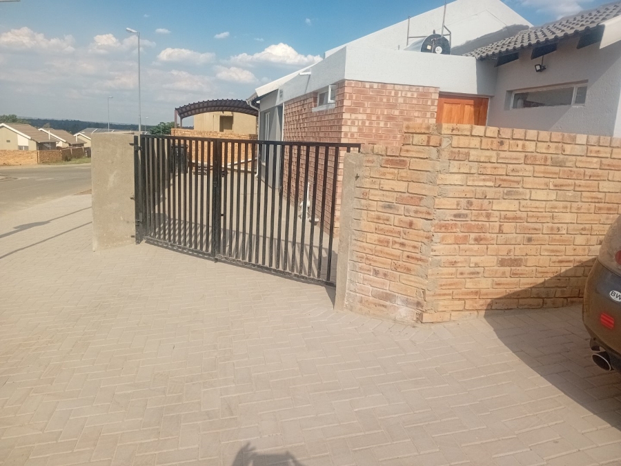 To Let  Bedroom Property for Rent in Cosmo City Gauteng