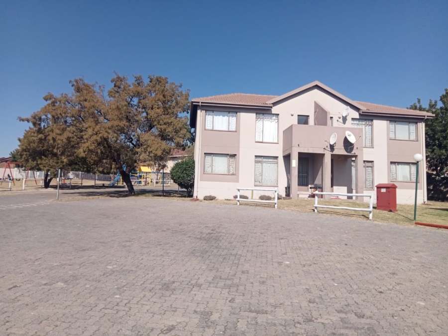 To Let 2 Bedroom Property for Rent in Vorna Valley Gauteng