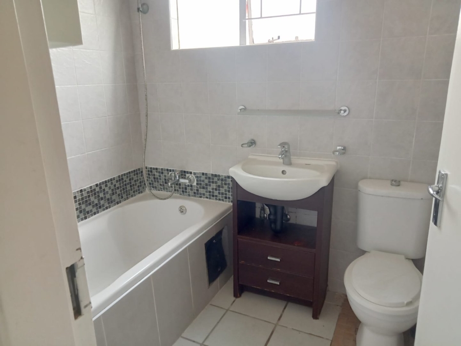 To Let 2 Bedroom Property for Rent in Vorna Valley Gauteng