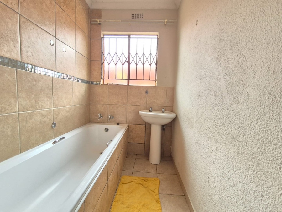 2 Bedroom Property for Sale in Roodekop Gauteng