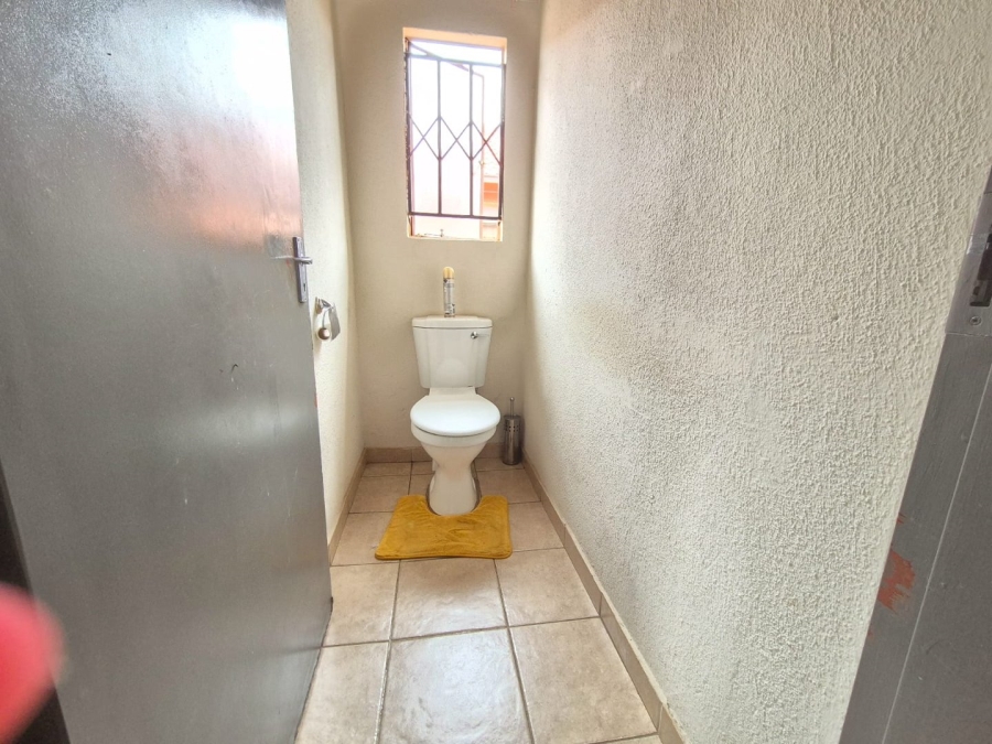 2 Bedroom Property for Sale in Roodekop Gauteng