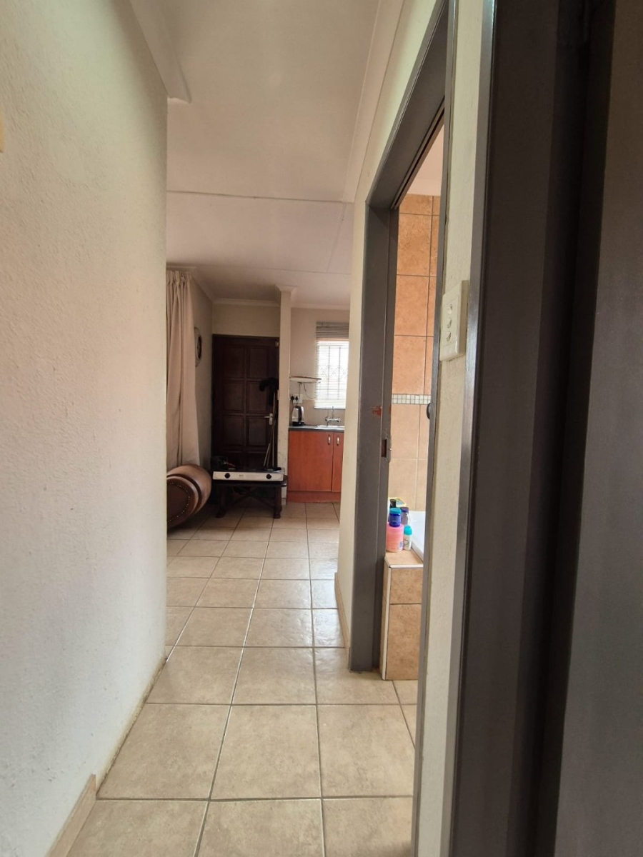 2 Bedroom Property for Sale in Roodekop Gauteng