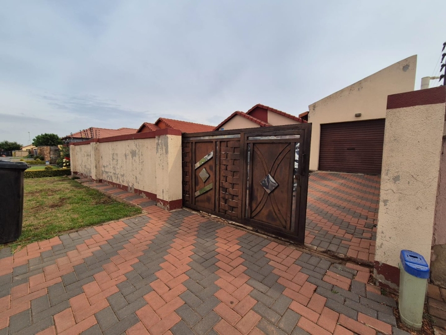 2 Bedroom Property for Sale in Roodekop Gauteng